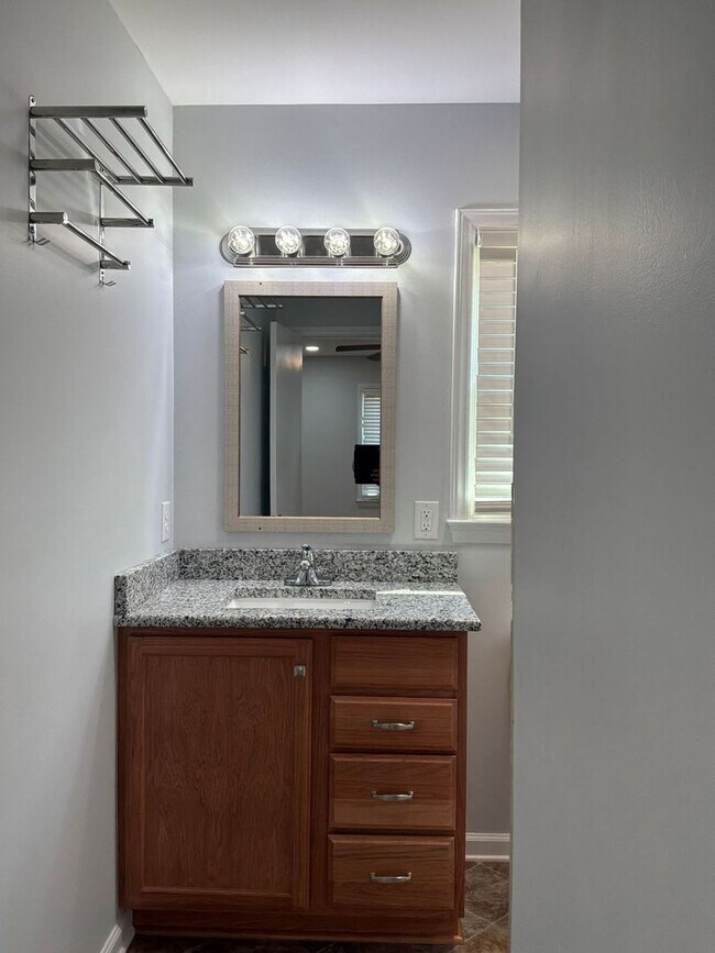 Building Photo - Beautiful 3 Bedroom is NOW AVAILABLE!!!