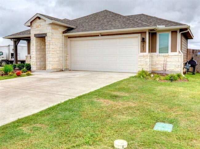 Building Photo - 257 Fossil Dr
