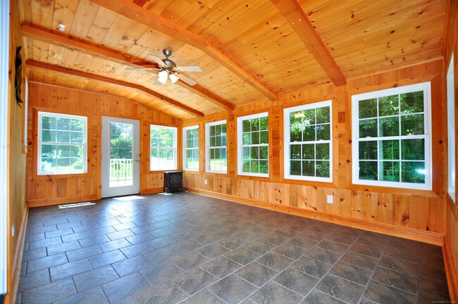 Building Photo - 64 Oak Ridge Dr