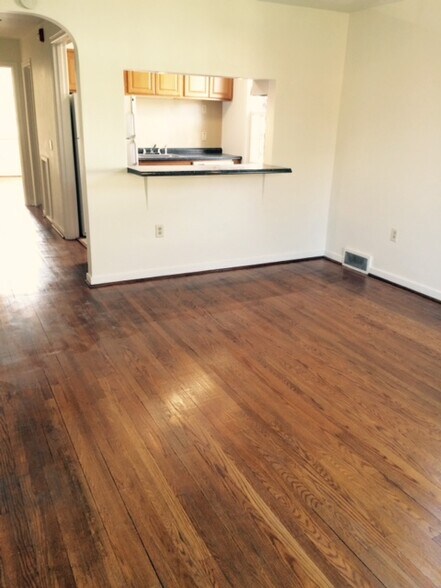 Building Photo - 303 Culbertson Ave