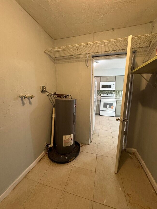 Building Photo - 1740 SW 70th Way