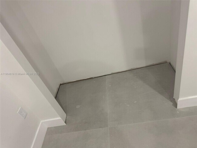 Building Photo - 9410 SW 55th St