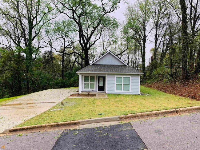 Building Photo - 105 Oak St