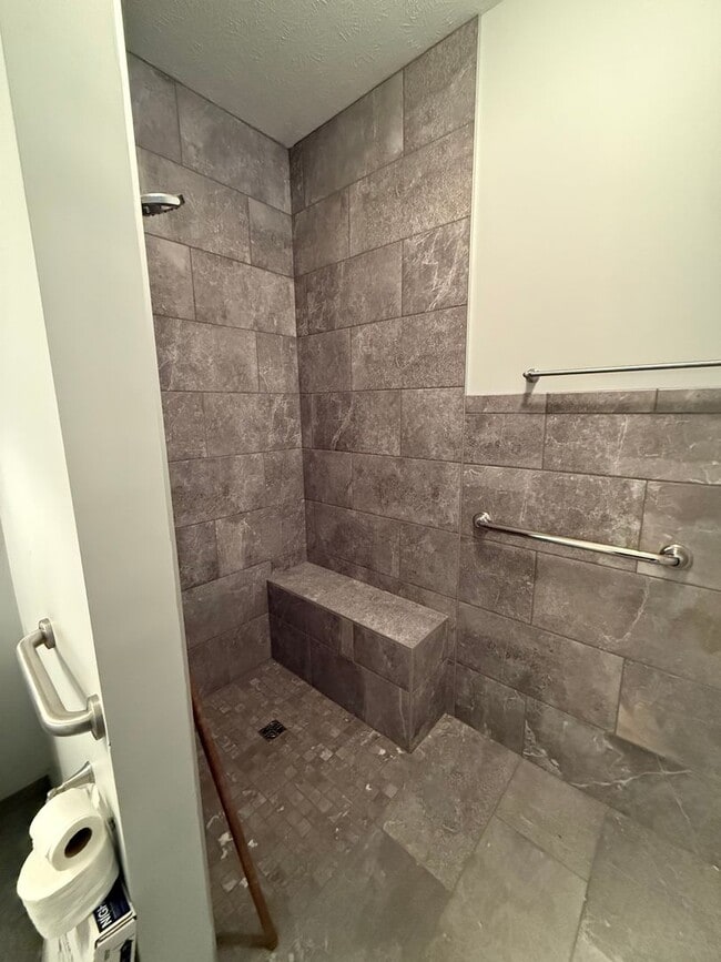 Building Photo - MOVE IN SPECIAL: 1/2 OFF FIRST FULL MONTHS RENT WITH A 12 MONTH LEASE!! 3BR/3BA in Prime Gallatin...