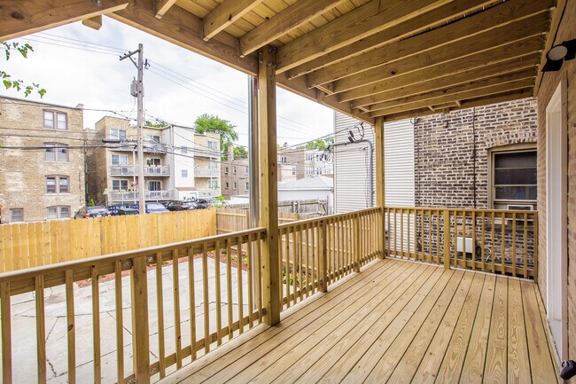 Building Photo - 2648 W Lunt Ave