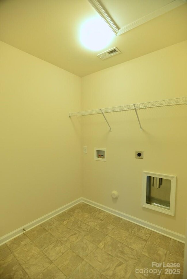 Building Photo - 1764 Evergreen Dr