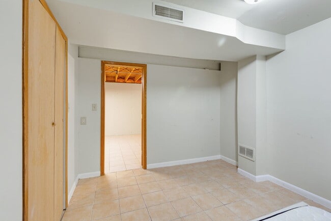 Building Photo - 1632 Poplar Ln