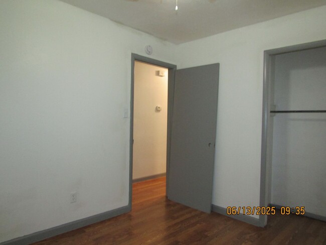 Building Photo - Very nice home located in the Park Lane ar...