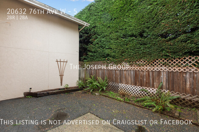 Building Photo - Charming 2BD/1.5BA Edmonds Condo!