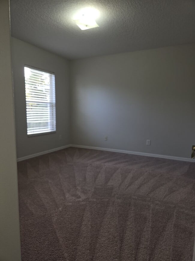 Building Photo - Waterford Trails: 5 Bedroom+ loft, 3 Bath,...