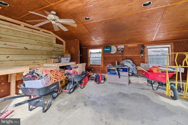 Building Photo - 11641 Glen Rd