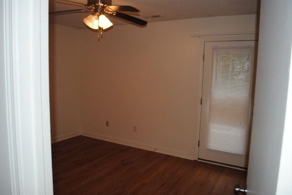 Building Photo - 3122 Country Club Rd