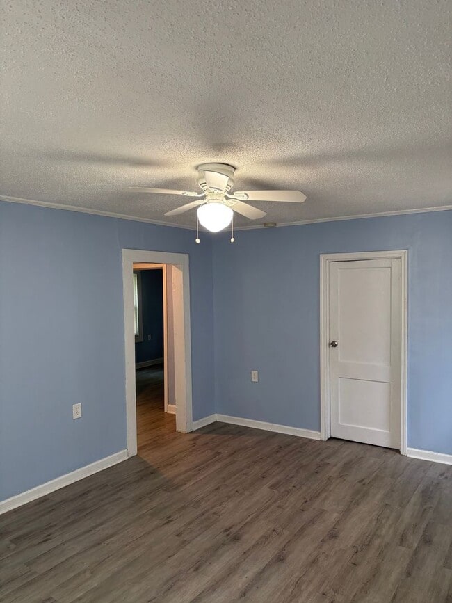 Building Photo - 2 BED 1 BATH HOME