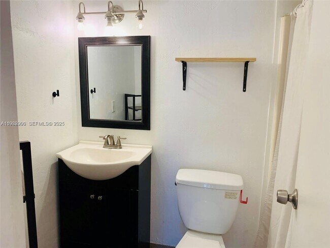 Building Photo - 5855 Washington St