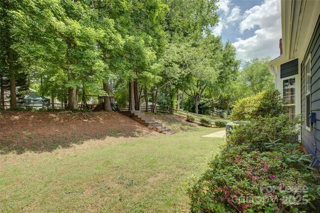 Building Photo - 7017 Scuppernong Ct