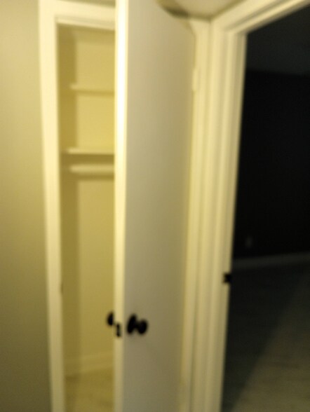 Building Photo - 905 12th St