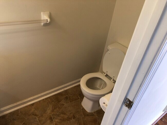 Building Photo - 4776 Cheshire Cir