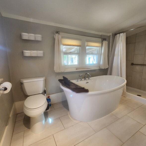 Building Photo - 115 W Vista