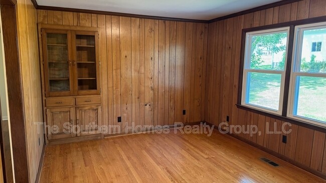 Building Photo - 220 Wilkins Ave