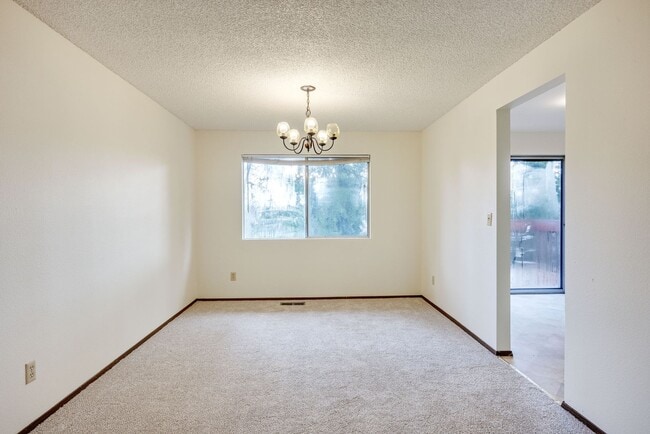 Building Photo - 4617 Basswood Ct SE