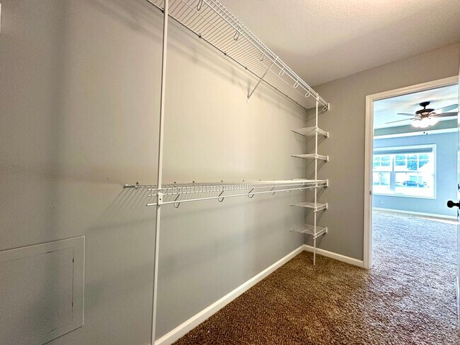 Building Photo - Spacious 3-Bedroom Home with Fenced Yard & Garage!