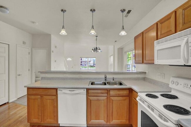 Building Photo - 1577 Monterey Rd