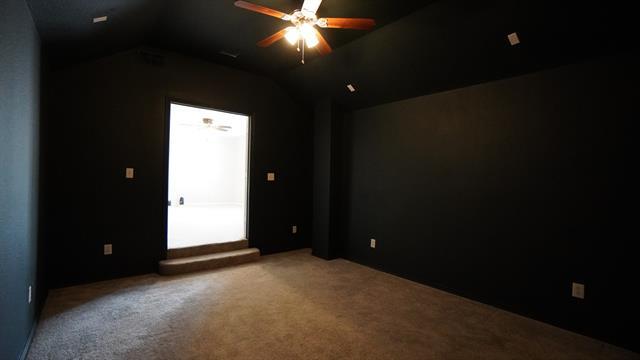 Building Photo - 2210 Garden Crest Dr