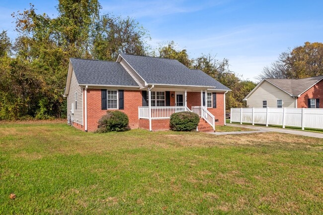 Building Photo - SW - Like New Home! Newer SS Appliances & Cabinets, Ceiling Fans, Blinds, Front Porch and Deck. M...