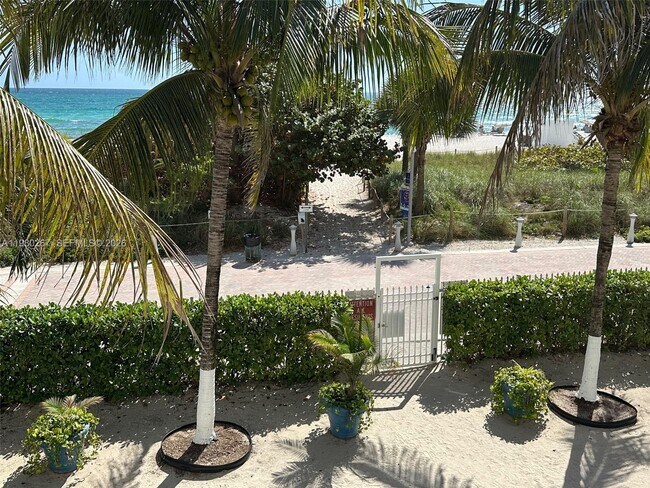 Building Photo - 6039 Collins Ave