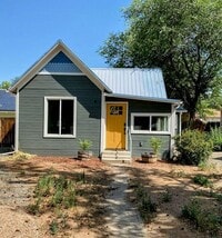 Building Photo - Downtown Cottage newly remodeled 2 Bed and...