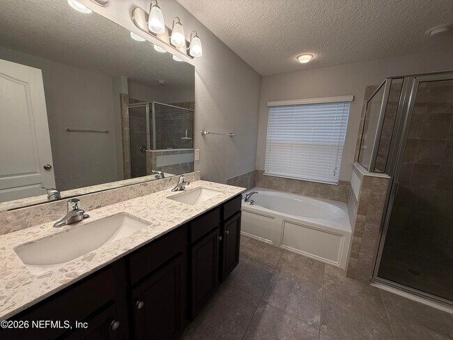 Building Photo - 686 Glendale Ln