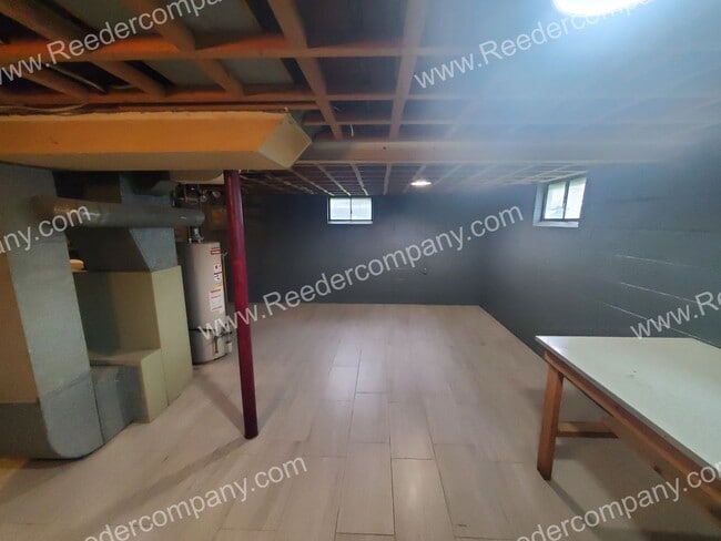 Building Photo - 2 bedroom house