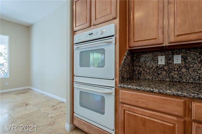 Building Photo - 7225 Fern Meadow St