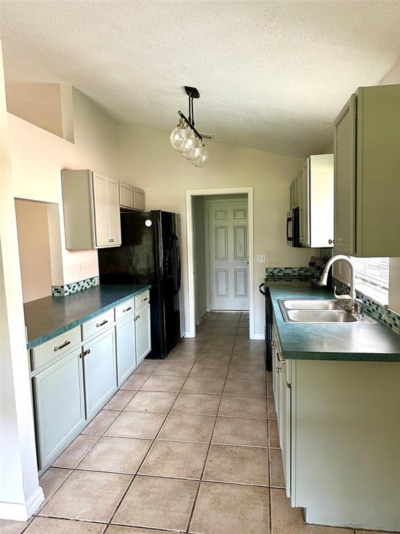 Building Photo - 579 Rouzer St