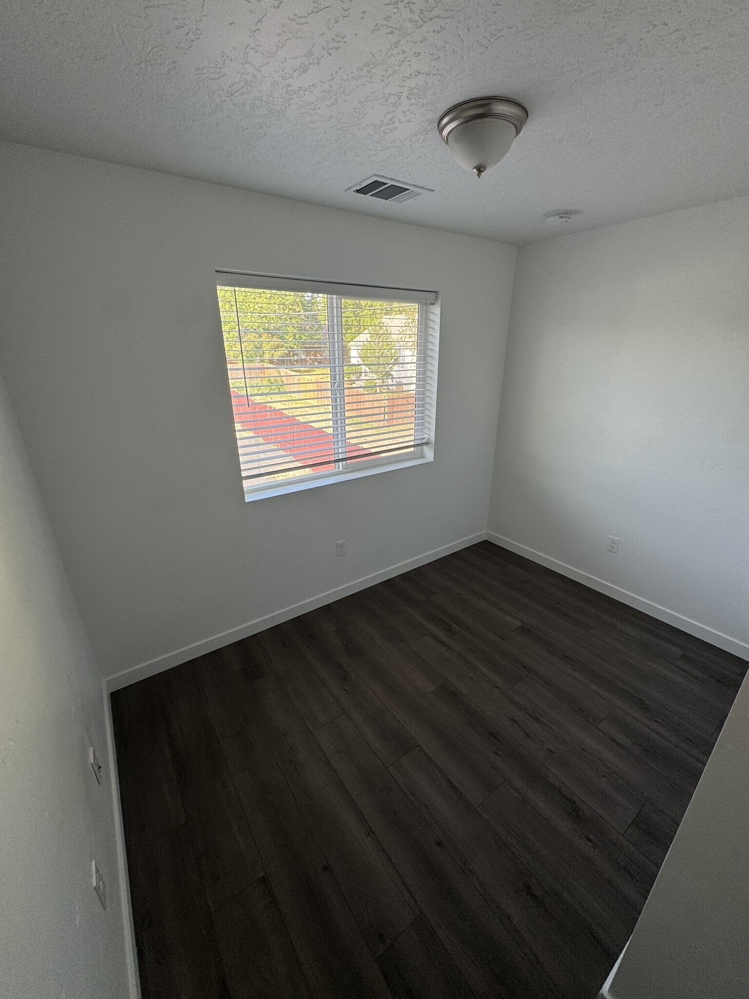 Building Photo - 509 N Trixie Ave