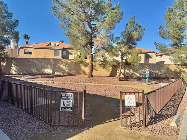 Building Photo - ***AMAZING WELOME DEAL!! $600 OFF FIRST MONTHS RENT IF MOVED IN 2 WEEKS!!**  Lovely 2 Bedroom/2 B...