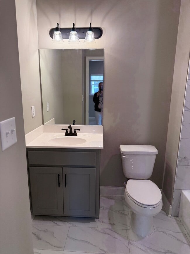 Building Photo - 4371 Ravenwood Park W