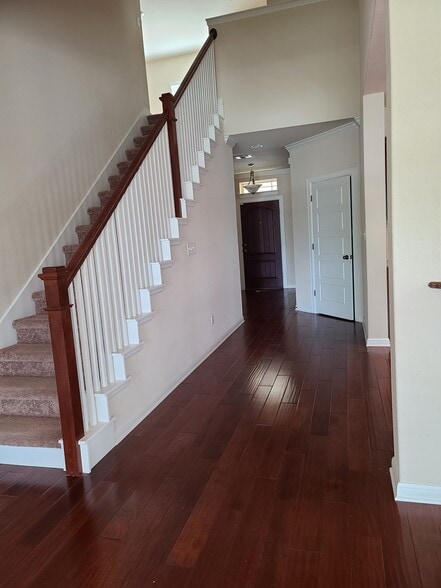 Building Photo - 218 Simmons Dr