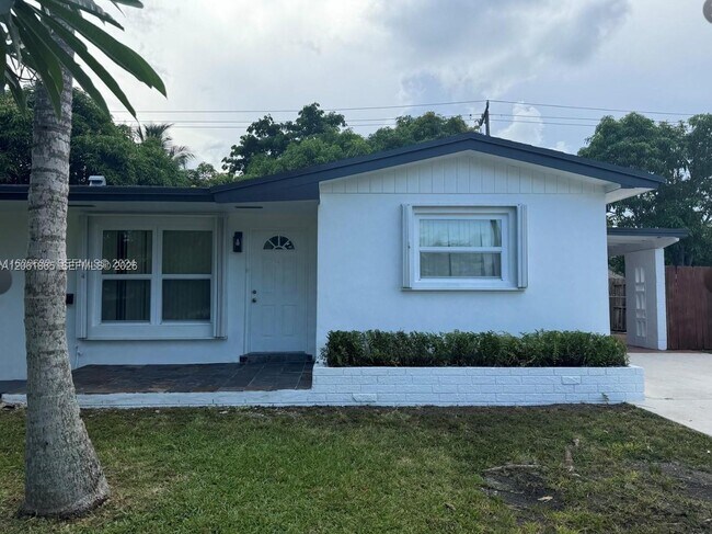 Building Photo - 17630 SW 112th Ave