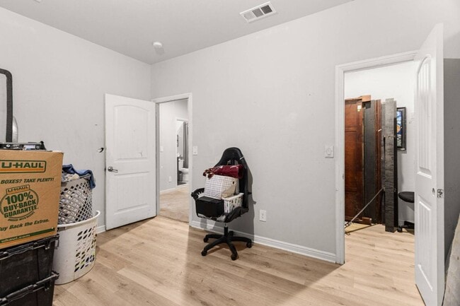 Building Photo - Beautiful Home