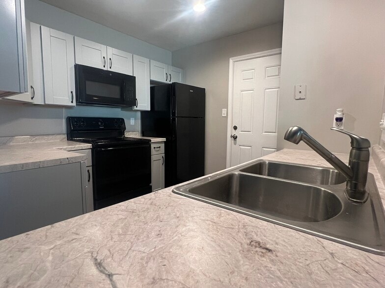 Building Photo - 511 Bernard Ave