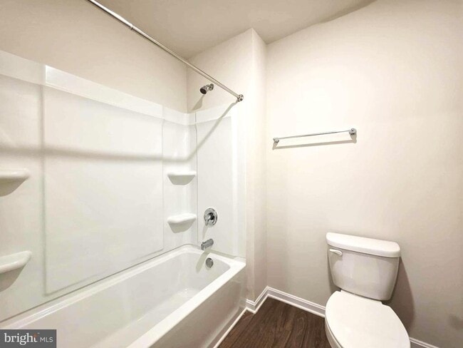 Building Photo - 374 Robbins Farm Rd