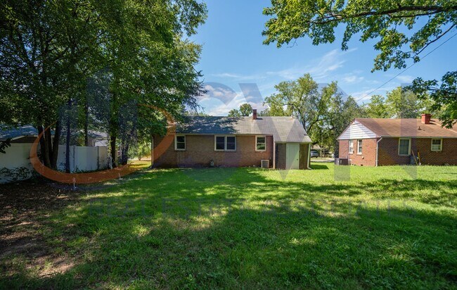 Building Photo - 1122 Fiske St