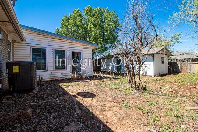 Building Photo - 4101 SE 45th St