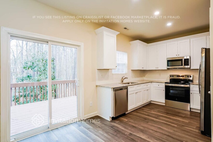 Building Photo - 175 River Hills Dr