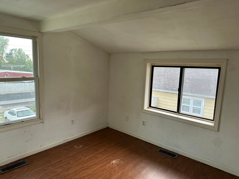 Building Photo - 623 E Lake Ave