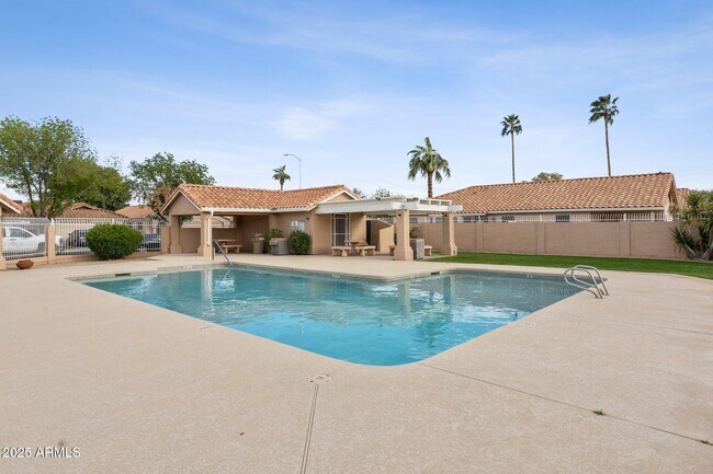 Building Photo - 7931 W Shaw Butte Dr