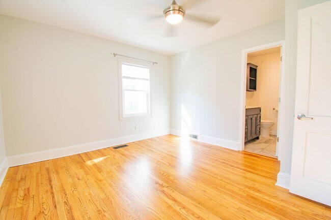 Building Photo - Available 3/27/26 - Charming Haymount 3 Bedroom 2 Bathroom Home- Pets Okay