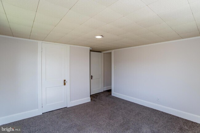 Building Photo - 766 Sergeantsville Rd