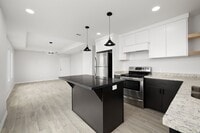 Building Photo - 3300 Fuerte Ave
